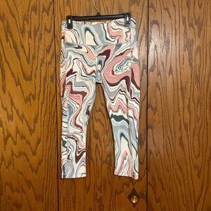 Athleta Ultimate Stash Pocket Printed Capri Leggings M